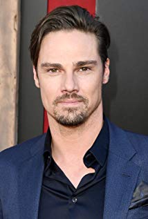 How tall is Jay Ryan?